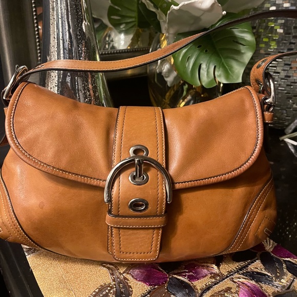 Coach Handbags - COACH Vintage Tan Leather Bag. EUC